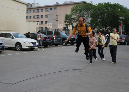 学院第一届教职工趣味运动会 学院第一届教职工趣味运动会