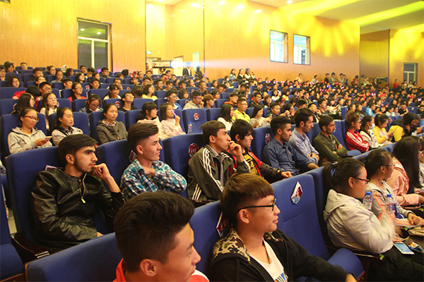 学院举行2016级新生开学典礼暨迎新晚会 学院举行2016级新生开学典礼暨迎新晚会